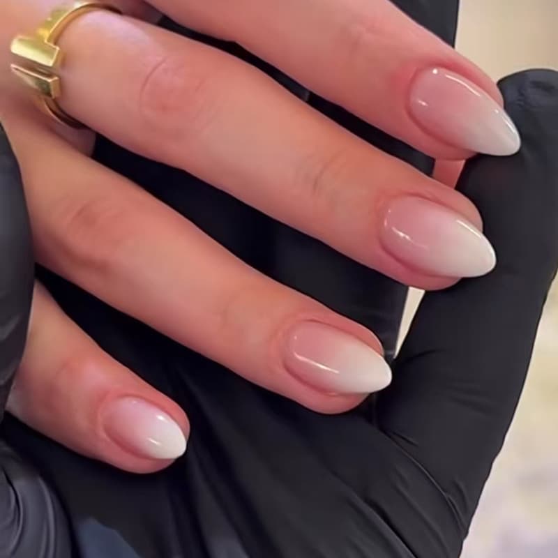 Gentle Pink Water Simple White Gradient Chic Ins Style Detachable Press On Nails 30 Pieces