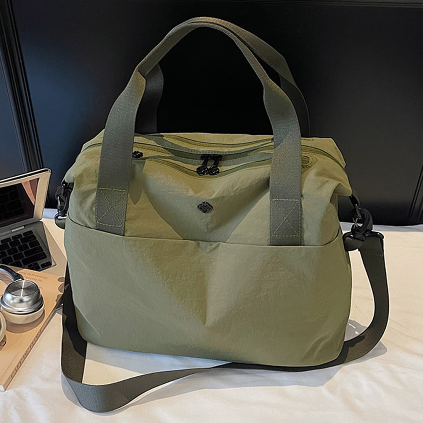 Short-distance travel bag, large-capacity boarding bag, lightweight men's and women's portable crossbody bag, waterproof leisure sports bag, fitness bag
