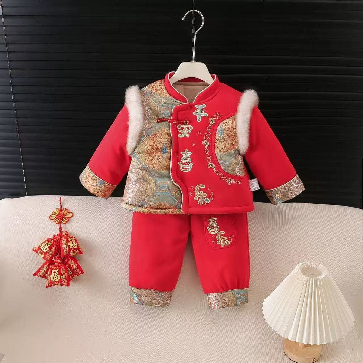 Winter clothing, children's New Year's clothing, one-year-old baby's dress suit, boy's New Year's clothing, girl's festive Hanfu two-piece trendy set