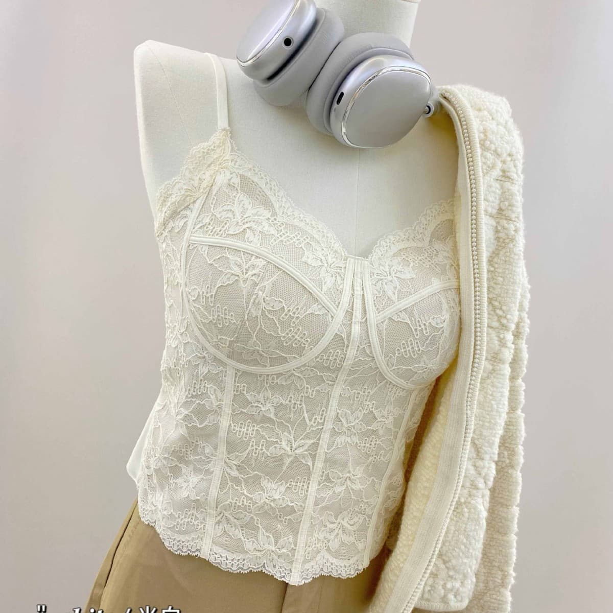 6100 Autumn waist-slimming deep V lace vest inner layer, one-piece push-up outerwear anti-sagging camisole underwear.