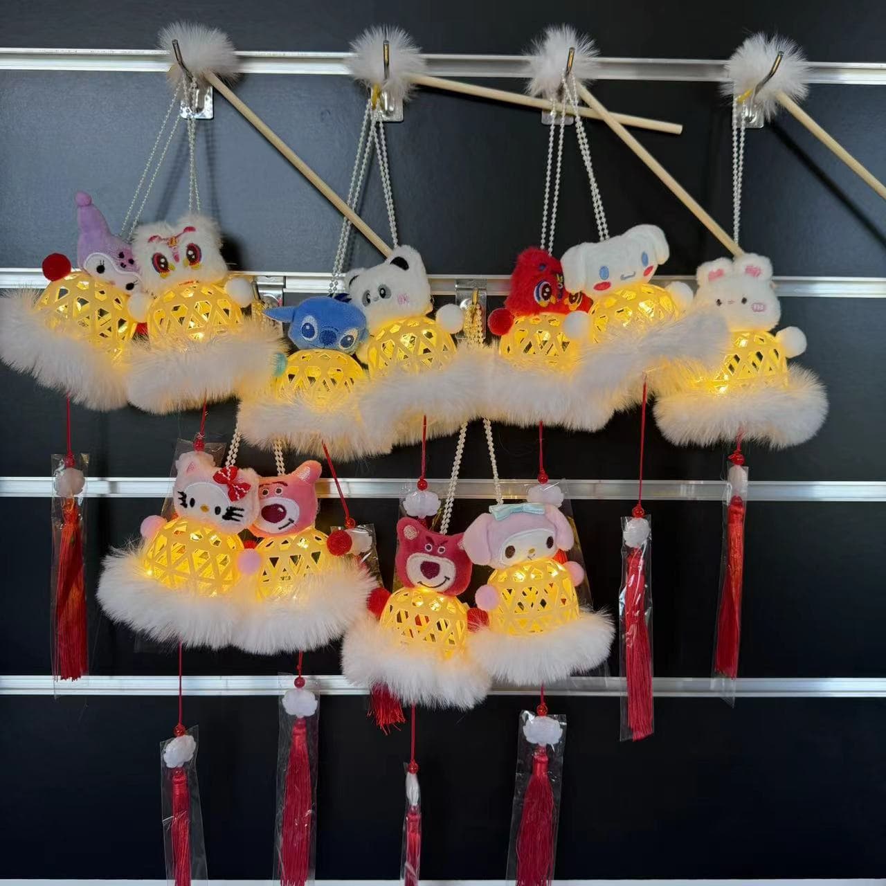 Lanterns for the Lantern Festival: Light-up Handheld Lanterns, Imitation Bamboo Woven Plastic Miniature Children's DIY Ancient Style Factory Wholesale Flower Crafts