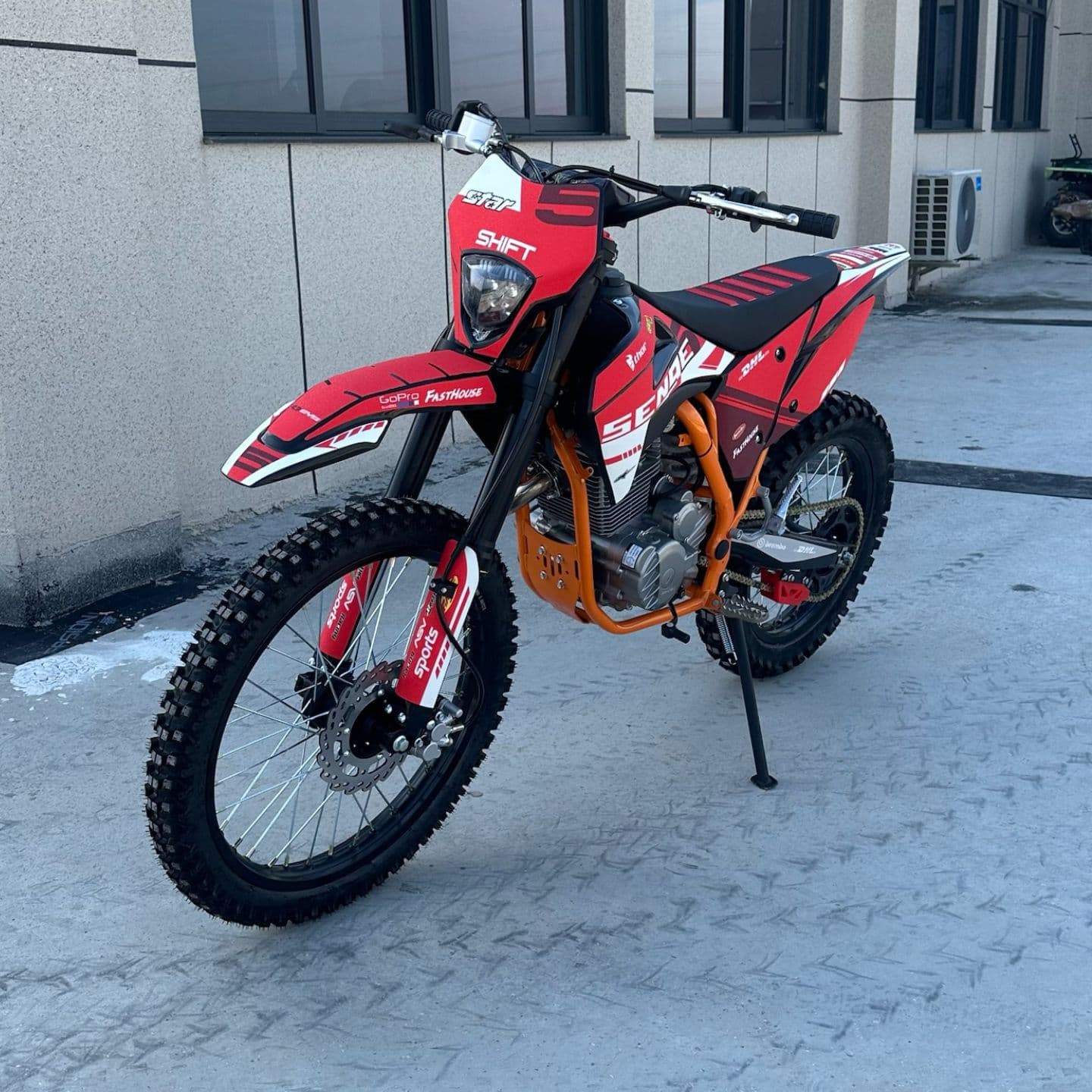 250CC Two-Wheel Off-Road Racing Motorcycle Competition Model High-Performance Dirt Bike for Mountain and Field Terrain