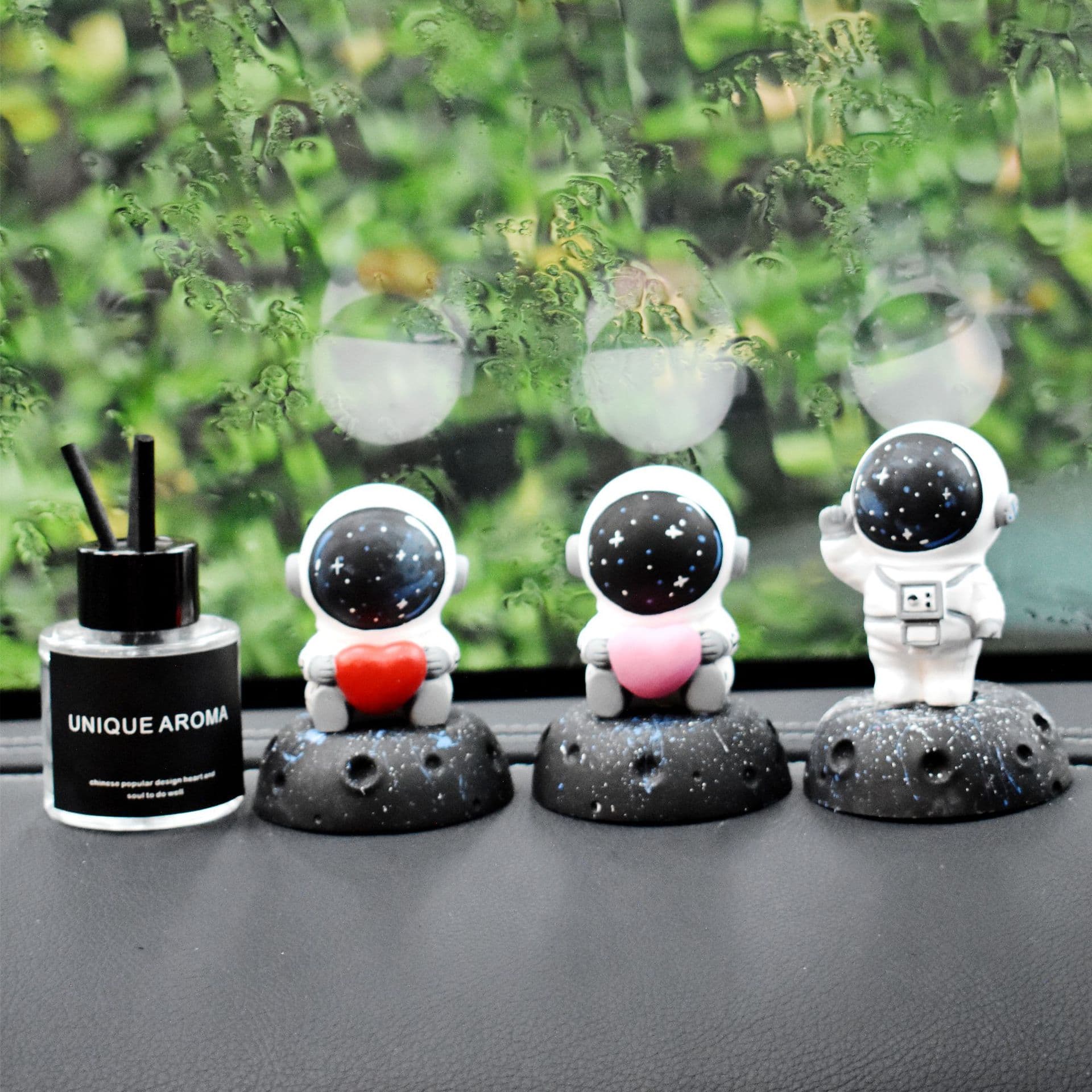 Car Perfume Aromatherapy Astronaut Ornaments Astronaut Car Aromatherapy Decorative Supplies Car Office Accessories