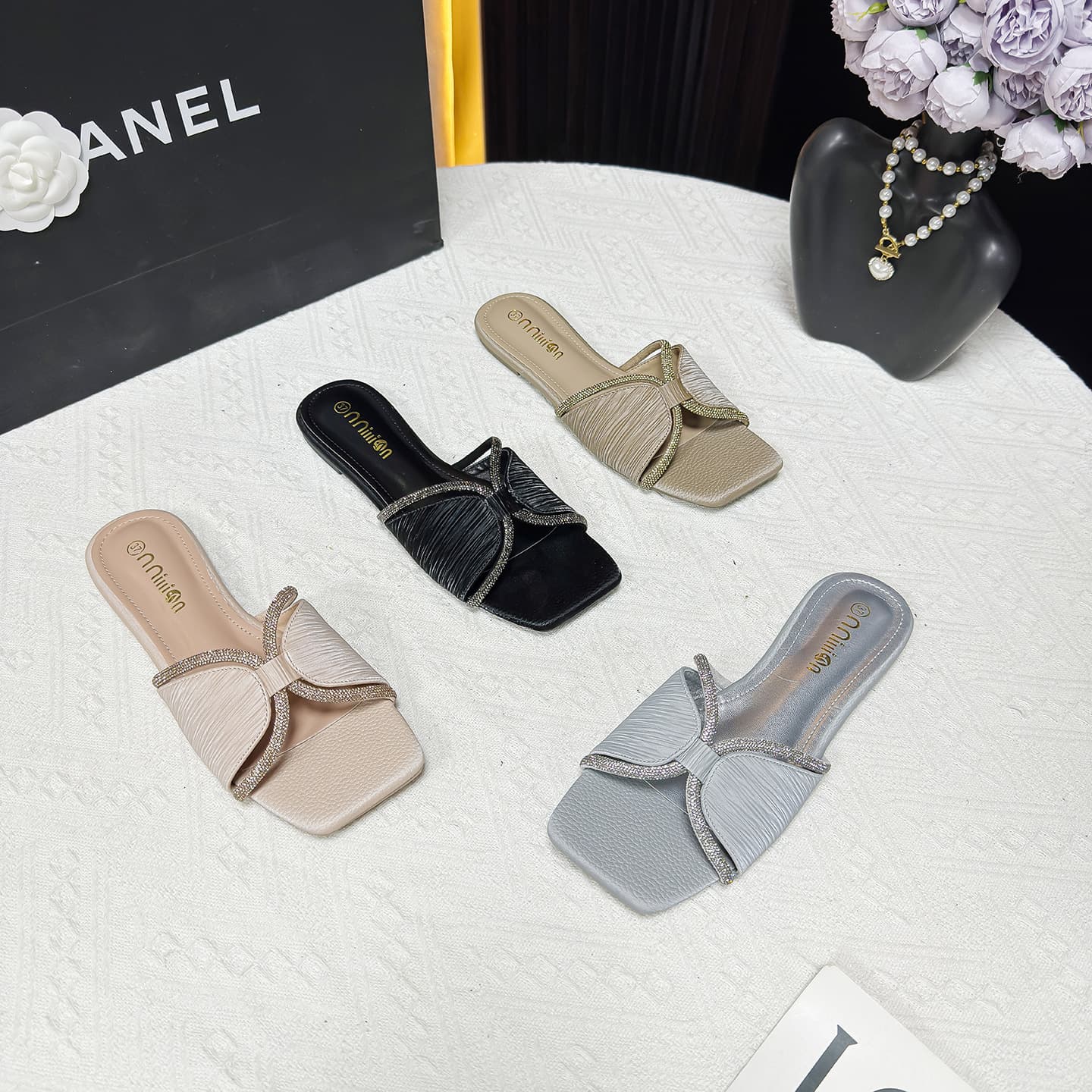 2025 Summer New Flat Women's Sandals Rhinestone One-Strap Fairy Style African Women's Slippers Soft Sole Square Toe Versatile