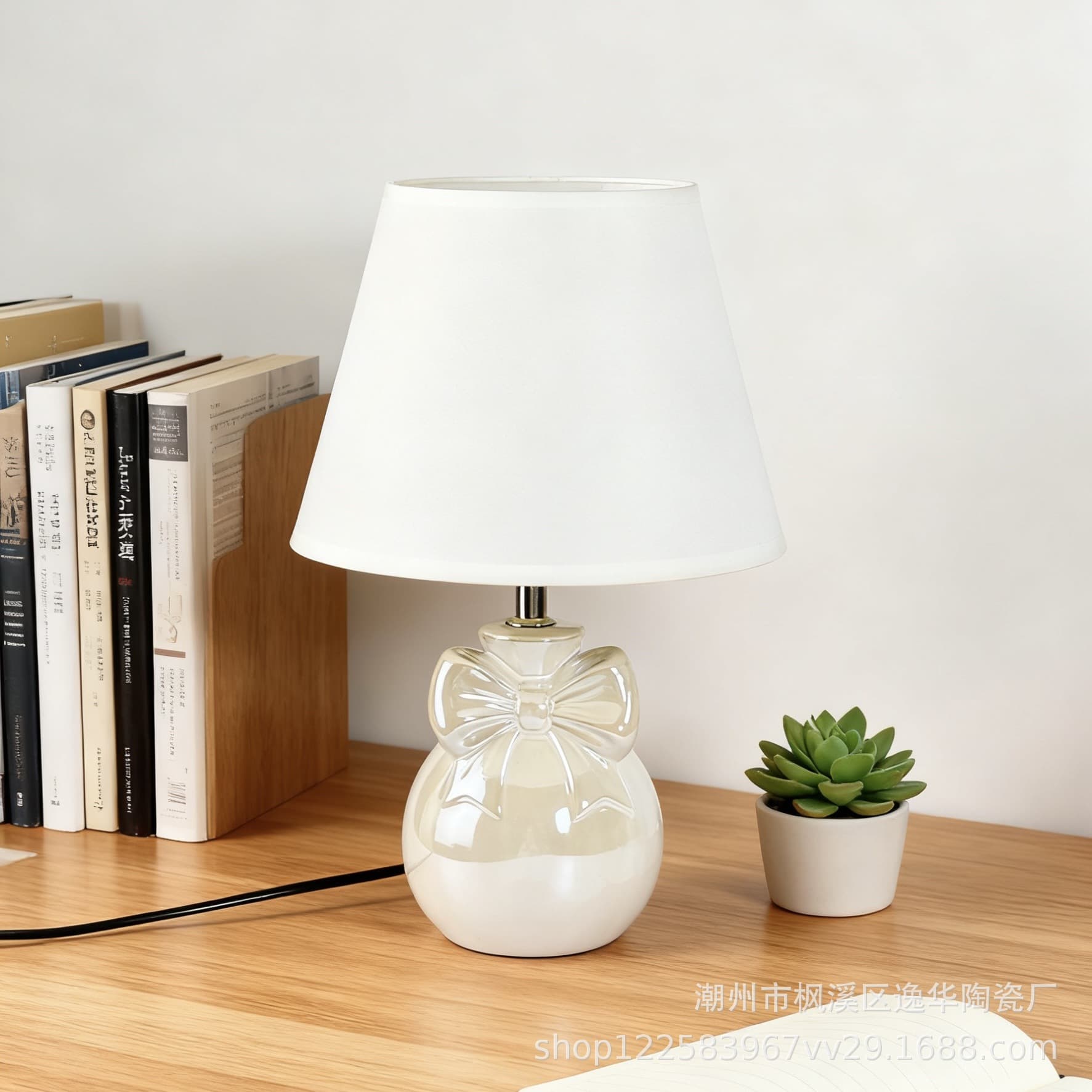 Cross-Border Bestseller Bowknot Girl Trendy Innovative Decorative Ceramic Table Lamp Bedside Premium Lamp