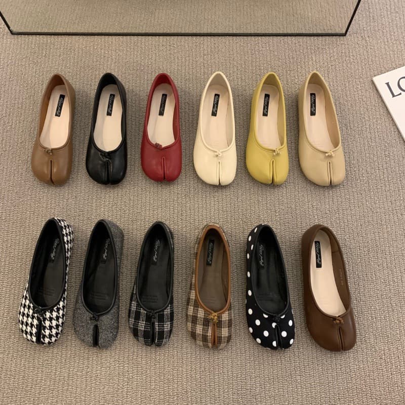 Korean Style Slip-On Red Split-Toe Pig Hoof Flat Shoes New Shallow Mouth Loafers Soft Sole Women's Summer Shoes