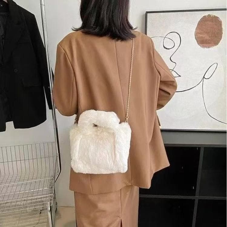 Trendy New Plush Bag Faux Otter Rabbit Fur Versatile Tote Bag Fashion Chain Shoulder Crossbody Premium Fuzzy Bag
