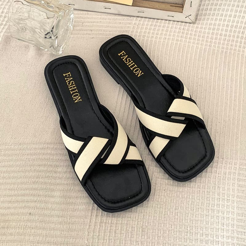 Ins Fashion Outdoor Slippers for Women Summer 2026 New Style Chanel-Inspired Elegant Flat Beach Fairy Sandals