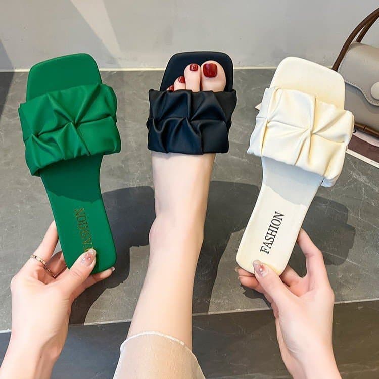 Large size outer wear women's sandals 2023 summer new casual simple pleated slippers flat heel slippers 35-43