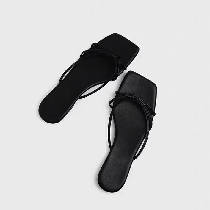 Korean-Style Niche Flat Shoes 2026 Summer New Model Thin Strap Slip-On Thong Sandals Polka Dot Square-Toe Beach Shoes