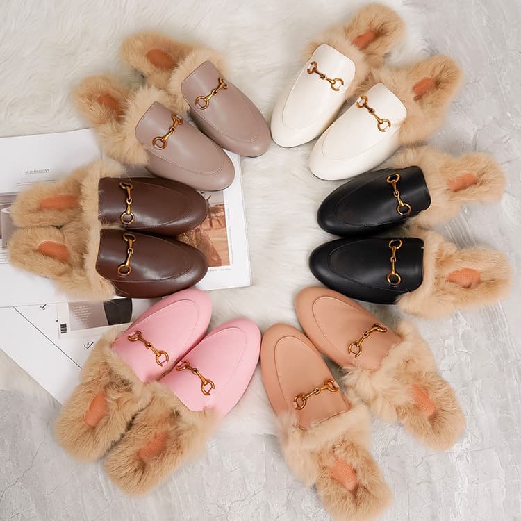 Furry Slippers for Women Outdoor Autumn Winter Mules 2025 New Trendy Lazy Shoes Flat Rabbit Fur Closed-Toe Half Slippers
