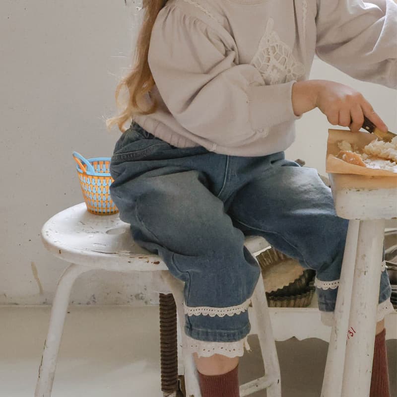 Girls' jeans autumn 2025 Strawberry Shan Korean children's girls fashionable lace loose casual carrot pants