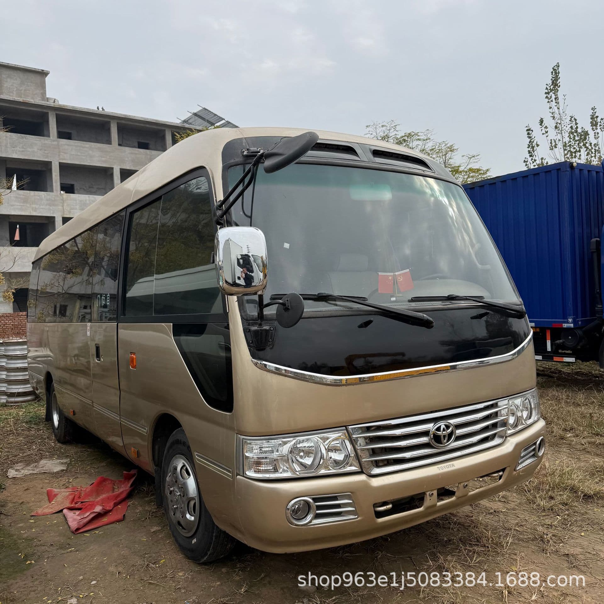 Foreign trade export used refurbished Toyota 23-seater Coaster bus shuttle tourism sightseeing special