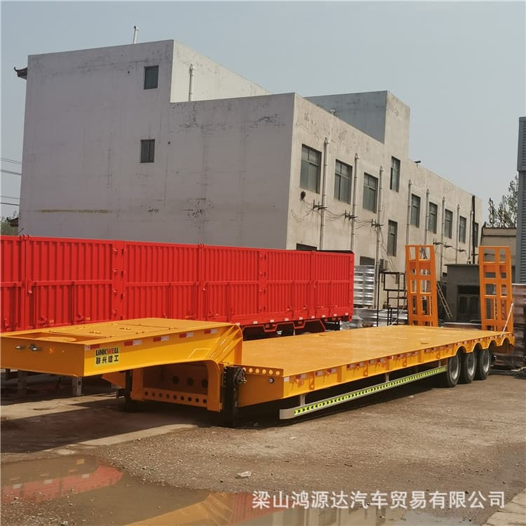 Detailed information on 13.75-meter low flatbed semi-trailers and loader transport vehicles exported to Africa.