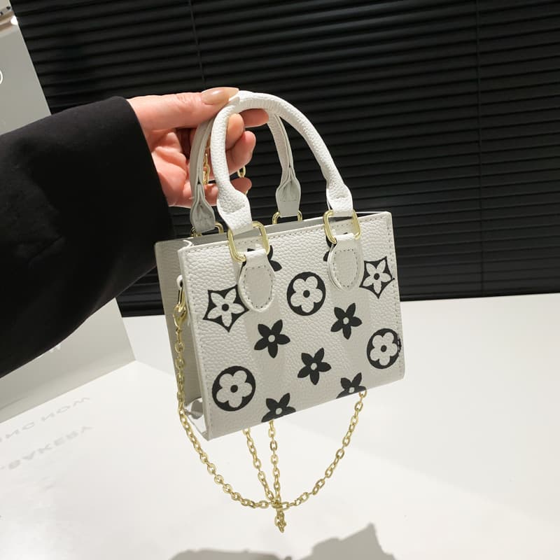 Stylish new spring fashion printed small square bag for women, light luxury, casual and simple crossbody bag with cross-border trend.