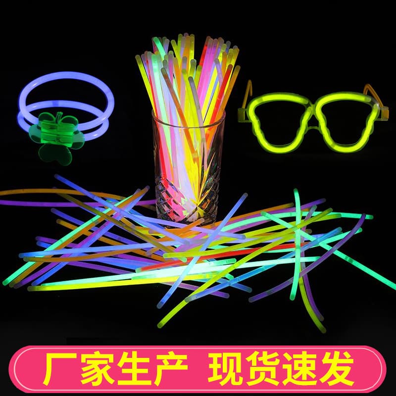 Glow stick manufacturer bulk glowing bracelets, wristband toys, creative concert atmosphere disposable luminous sticks.