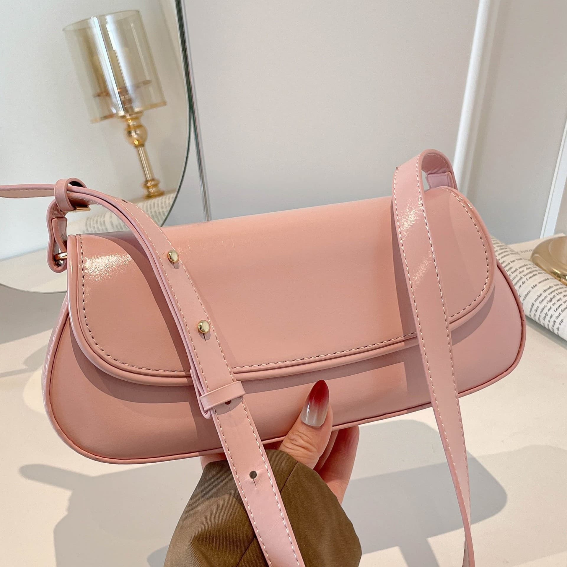 2026 Spring New Trendy Women's Crossbody Bag, Oil Wax Leather, High-End Fashion Versatile Shoulder Underarm Saddle Bag