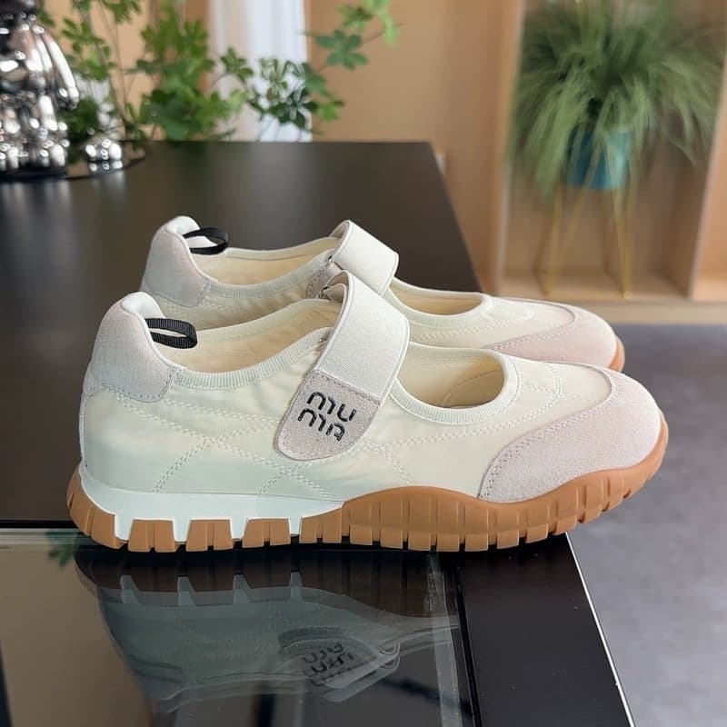 French Yellow Mary Jane De-training Shoes Women 2025 Spring New Inner Heightening Velcro Shallow Mouth Canvas Shoes Flat
