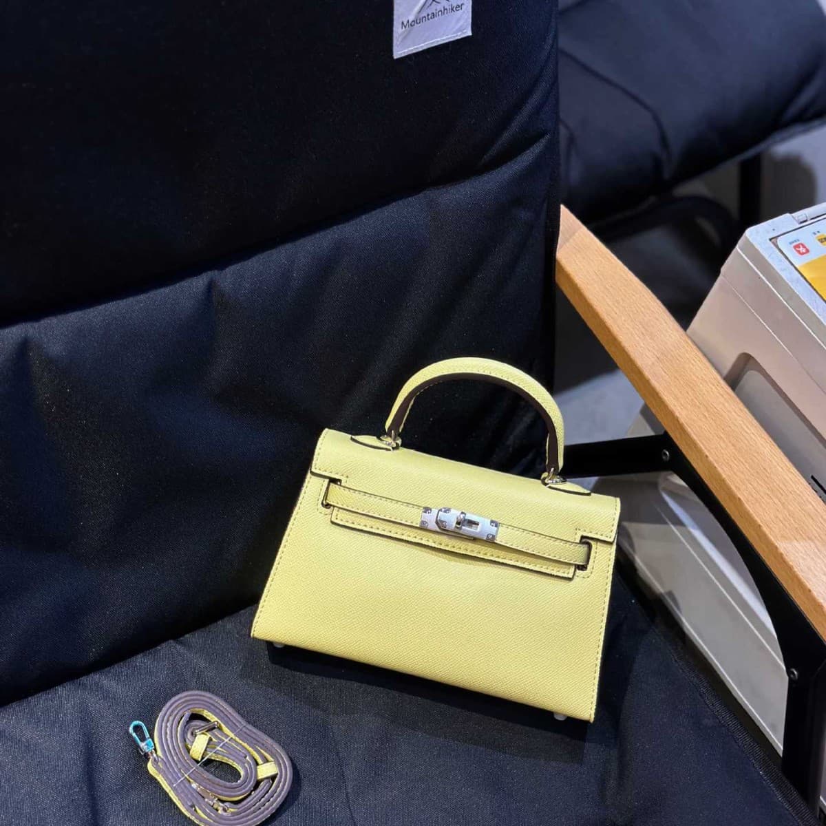 2026 New Kelly Bag Silver Buckle Minimalist Design Handheld Shoulder Crossbody Bag Premium Light Luxury Versatile Women's Bag