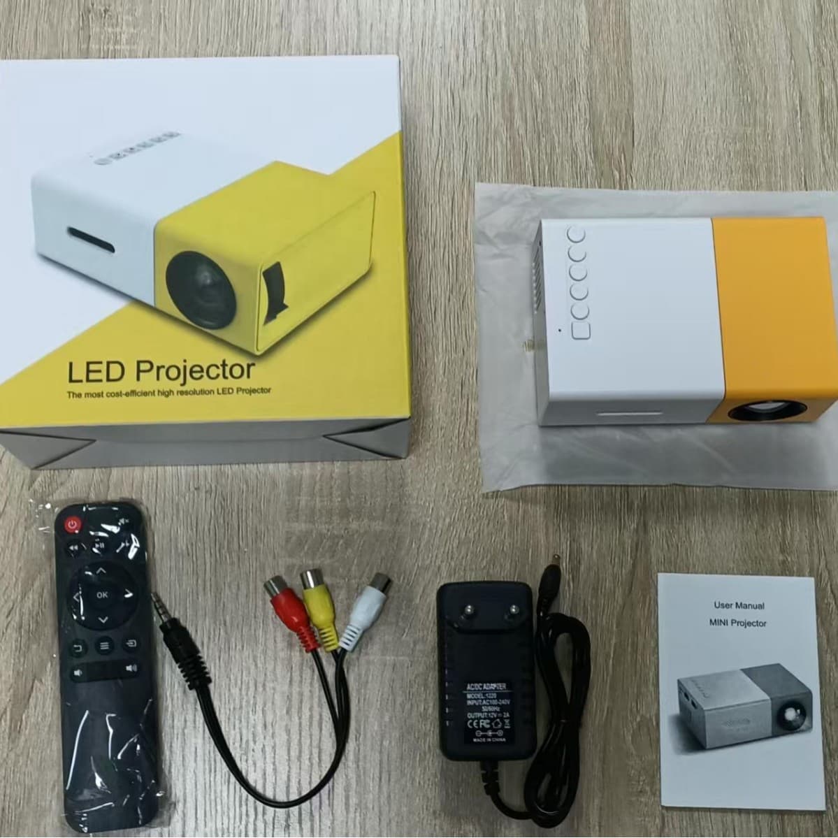 Best-selling Yellow and White Projector YG300 with Phone Screen Mirroring, Home Entertainment Mini Portable Projector