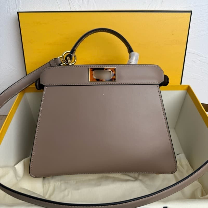 Fenjia-Classic Peekaboo mini can be carried hand-held or cross-body. It feels delicate and soft and has super saturation.