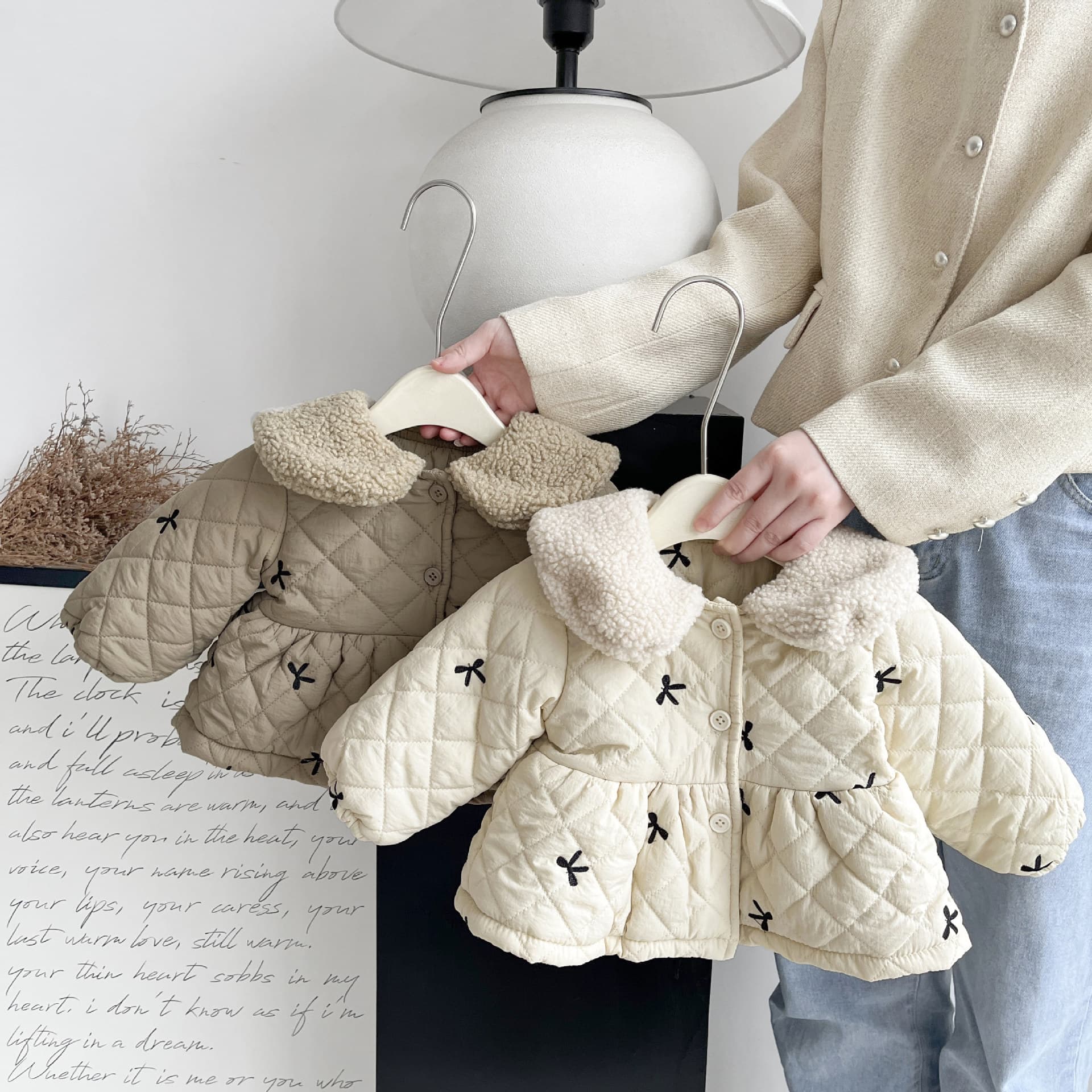 Korean style girls' velvet cotton-padded winter clothes, baby quilted clothes, stylish little girls' thickened warm cotton-padded jackets, baby coats