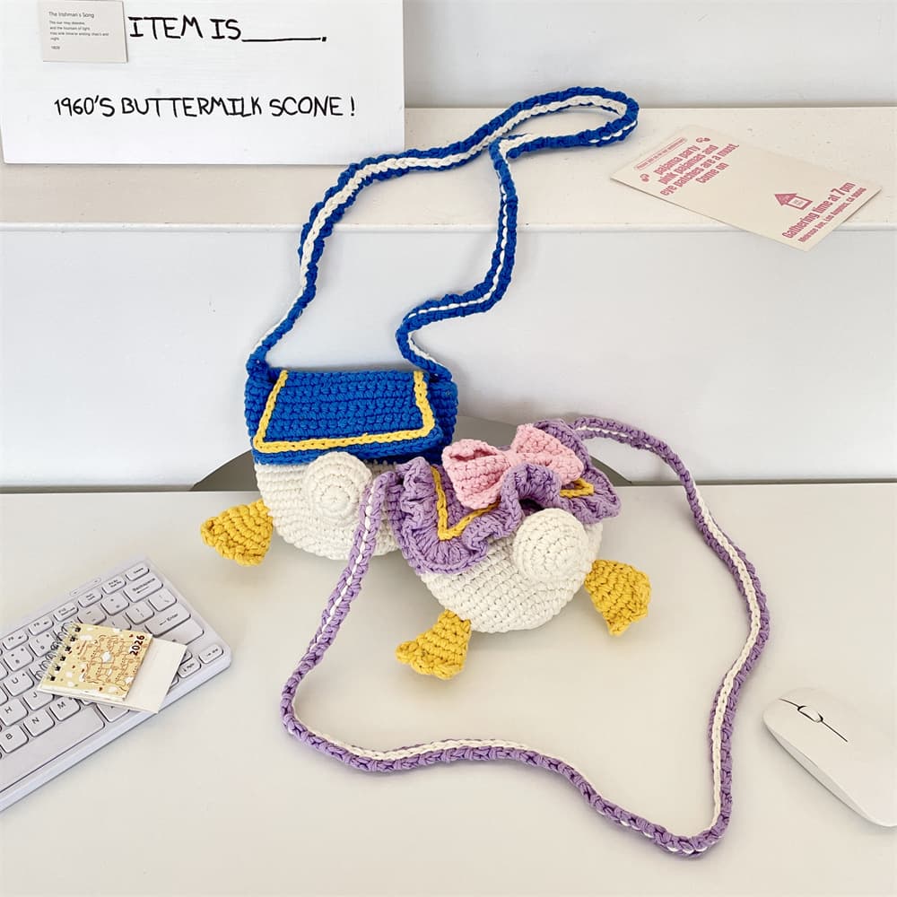 09201 Handmade Woven Duck Butt Crossbody Bag Cute Cartoon Crochet Mini Bag Girls Phone Coin Purse