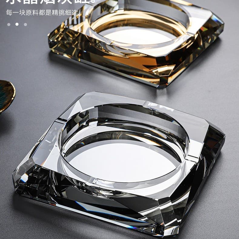 Creative glass and crystal ashtrays for home, living room, office, and hotel use, exuding a light luxury and sophisticated style.