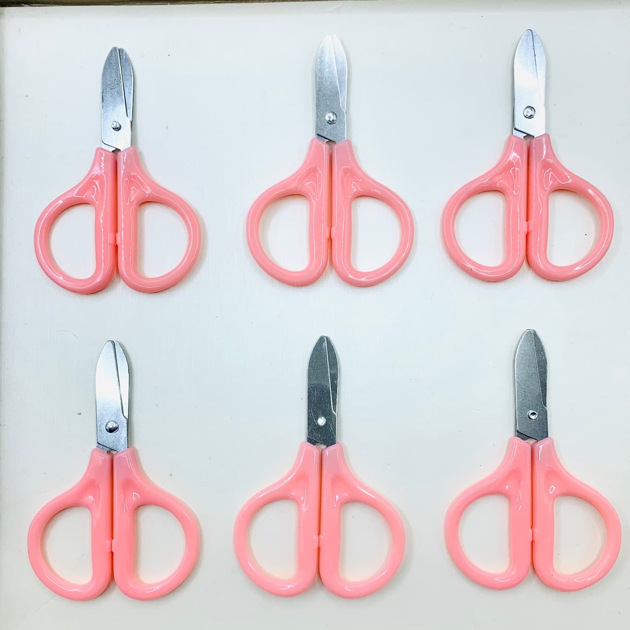 Stainless steel safety manual scissors for children DIY pink thread snipper plastic small scissors mini round-tip snips