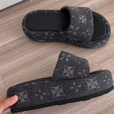 [In Stock] Lu Si Same Style Black Star Platform Thick Sole Denim Wedge Slide Sandals for Women Summer Fashion