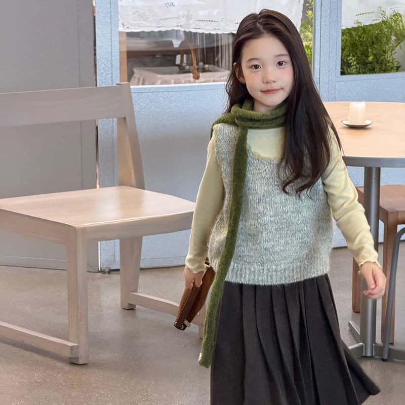 Aimo Beibei Autumn Girls Layered Textured Yarn Knit U-Neck Vest Kids Loose Fit Outer Cardigan