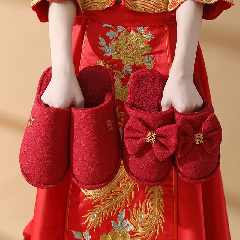 Red wedding slippers, a pair for couples, festive indoor home warm non-slip bridal dowry cotton slippers for winter.