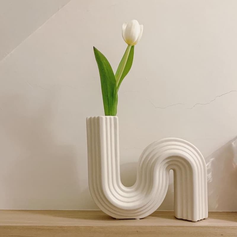 Nordic Ins-style Geometric Art Ceramic Vase S-Shape Tabletop Home Decor for Living Room, Hotel, and Soft Furnishings