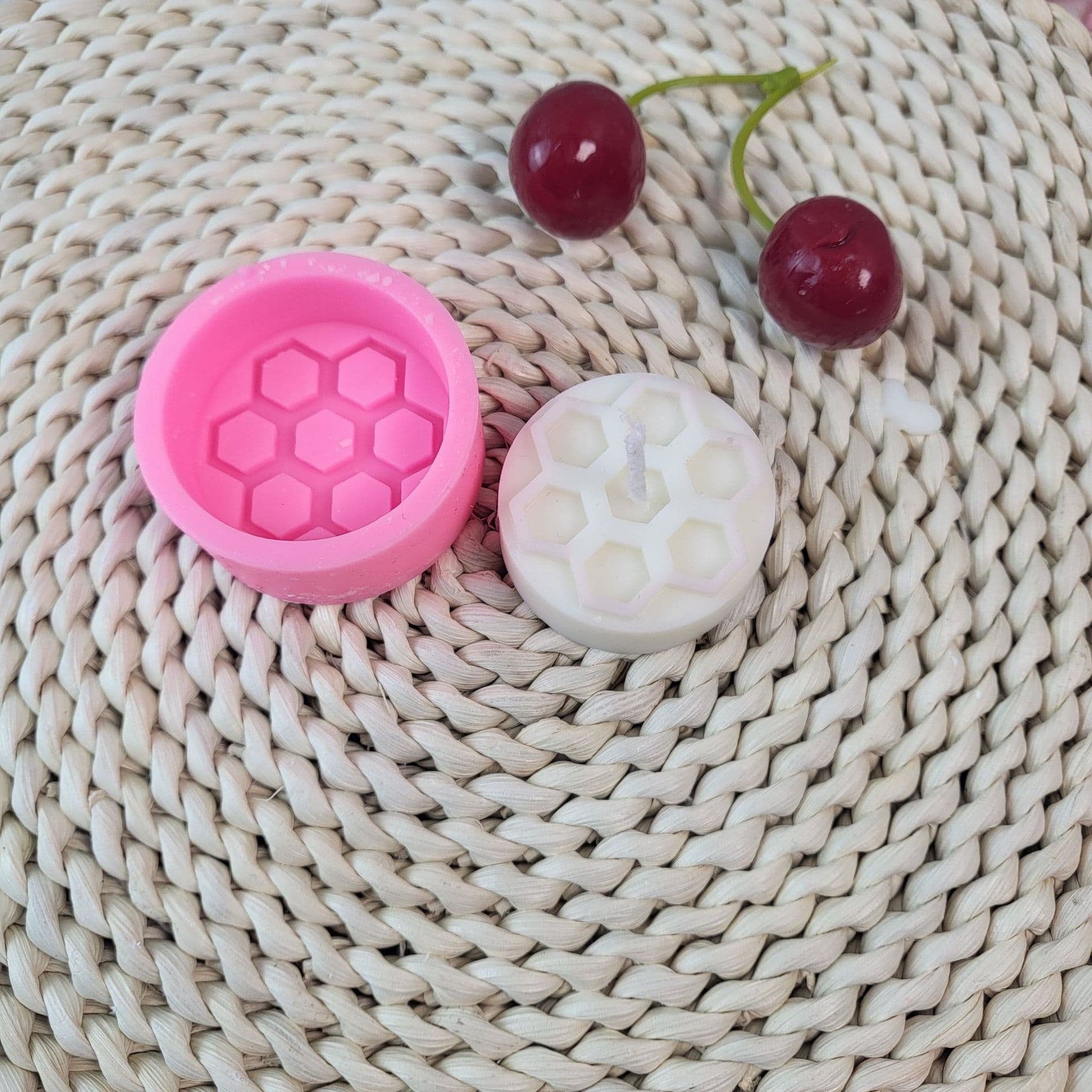 Mini Honeycomb Scented Candle Silicone Mold DIY Beeswax Decorative Ornaments Silicone Mold W0041