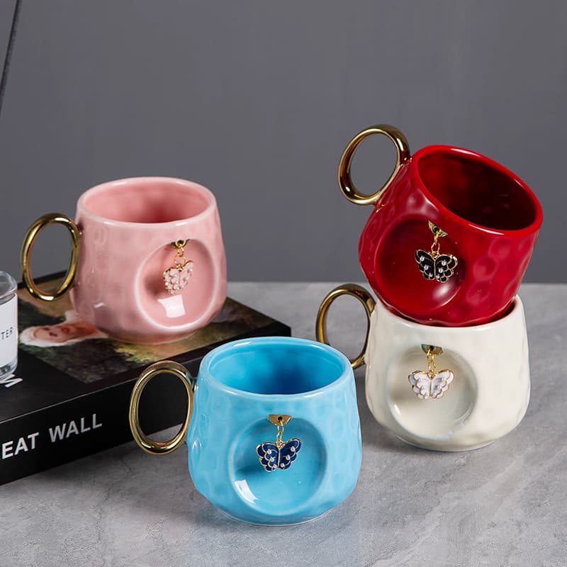 Creative ceramic pendant mug large capacity cute ceramic cup home coffee cup breakfast milk cup embossed cup