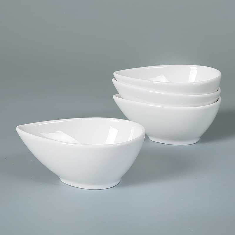 Ceramic 4-Inch Peach-Shaped Bowl Seasoning Dish Steamed Egg Dish Sauce Salad Dressing Bowl Glazed White Porcelain Modern Minimalist