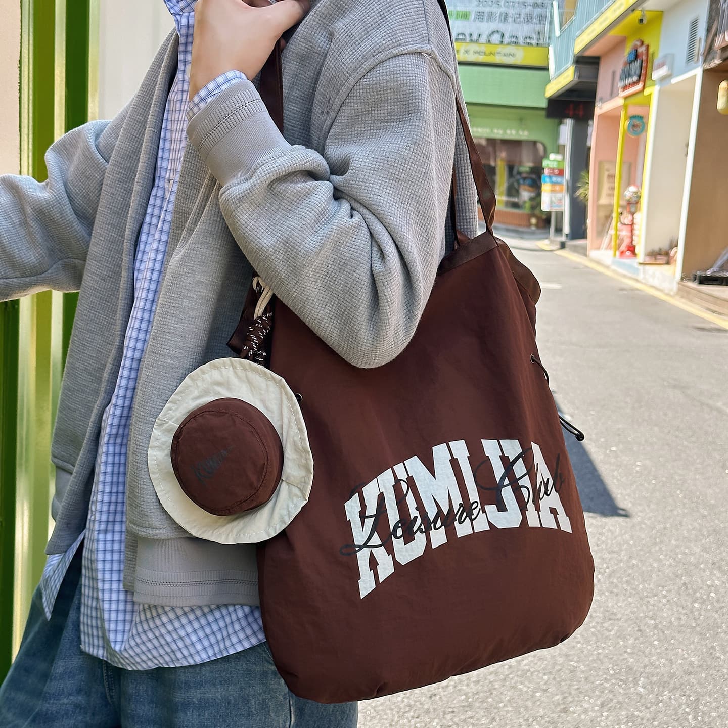 2025 Autumn New Shoulder Bags for Men and Women Couples Trendy Tote Bags Sports Style Fashionable Simple Shoulder Bags