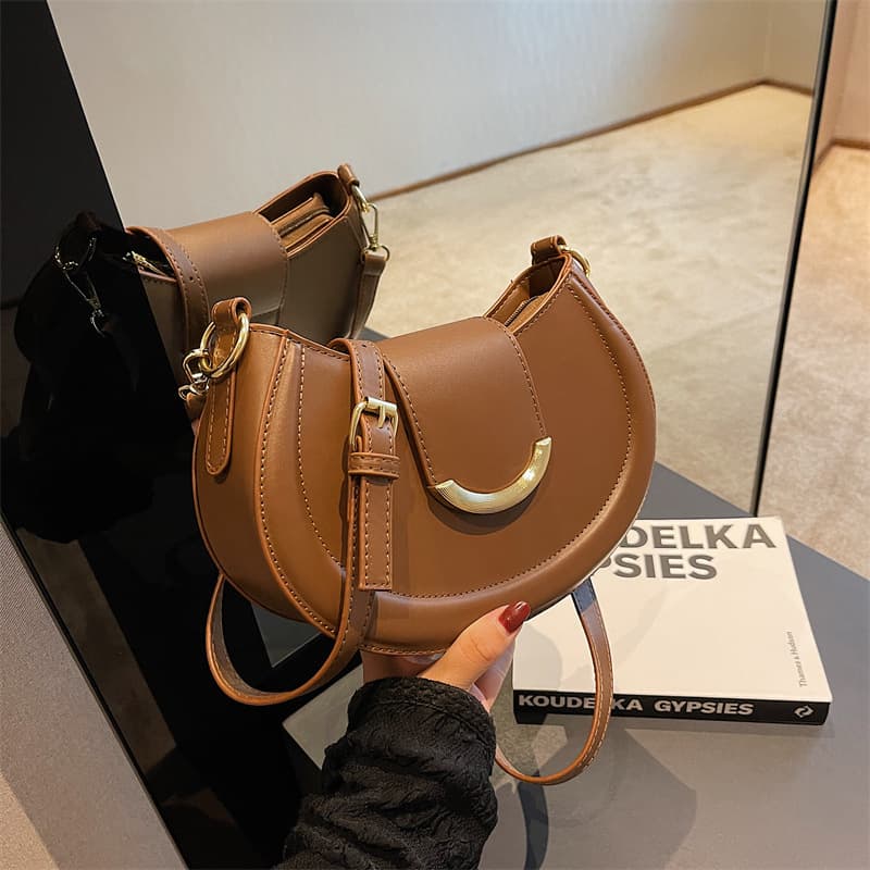 Vintage Fashion Minimalist Shoulder Bag for Women 2025 Spring Textured Underarm Bag Korean Style Saddle Bag Trendy