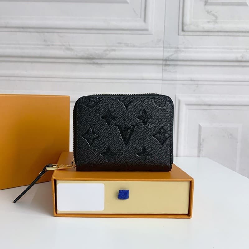 Fashionable and Versatile Genuine Leather Coin Purse for Women, European-American Style Card Holder, Portable Small Wallet, Premium Short Wallet with Letter Design