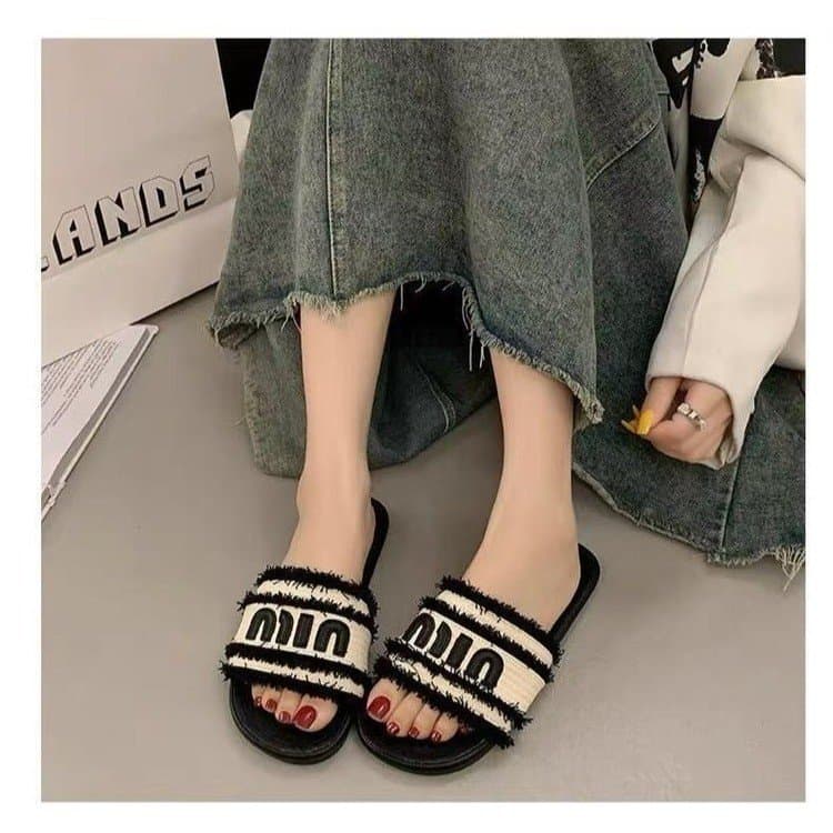Trendy Flat Sandals for Women Summer 2026 New Fairy Style Outdoor Beach Open-Toe Casual Versatile Slippers