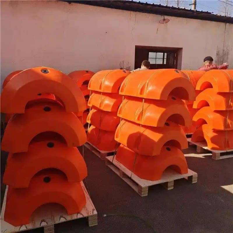 Integrated pipeline pollution barrier floating barrels, high-density polyethylene, modular splicing, dual-use warning and pollution barrier