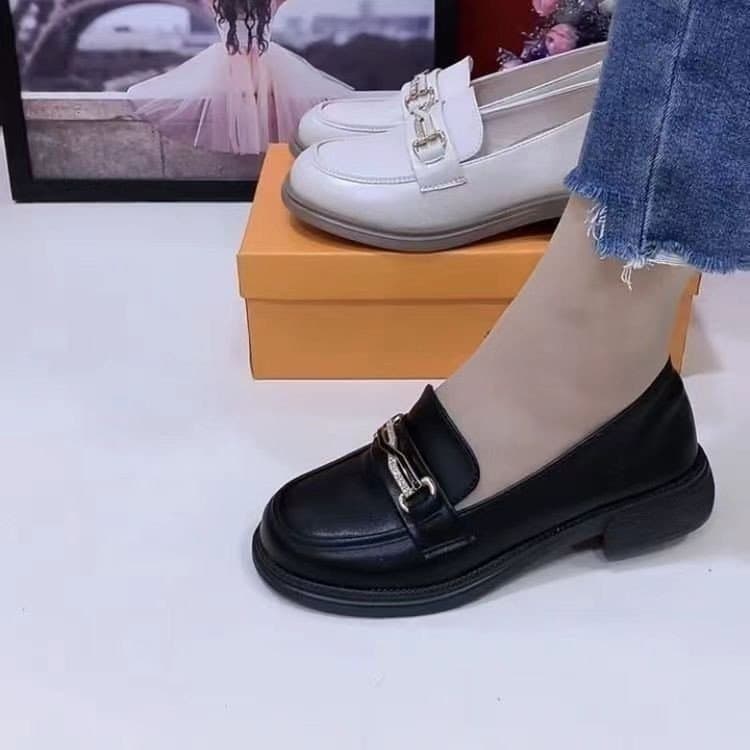 Fashionable Loafers Popular Soft Leather Flats for Women British Style Casual Slip-On Non-Slip Middle-Aged Mother Shoes