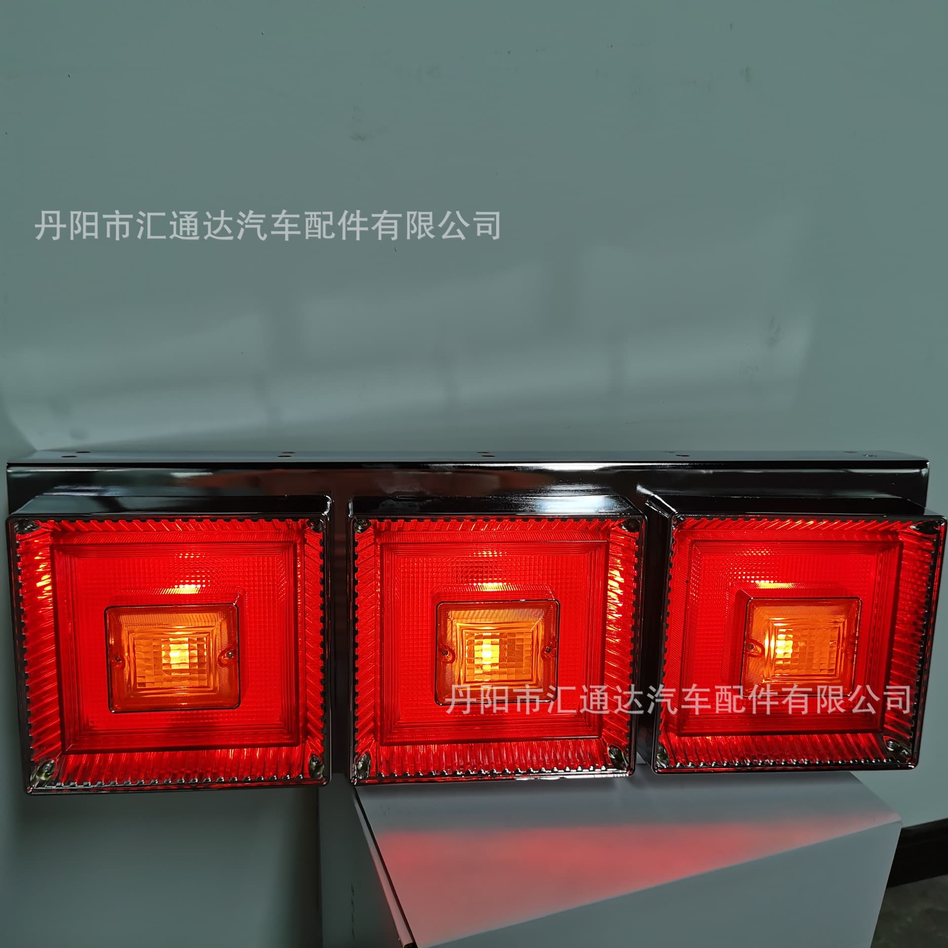 Truck Rear Tail Light for Japanese Trucks, Heavy-Duty Trucks, Three-Combination Rear Tail Light, Trailer Light, Sequential Turn Signal Light