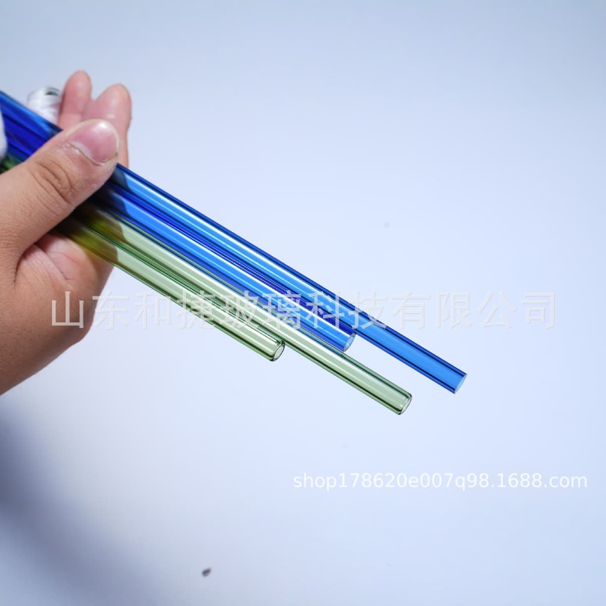 A Shandong manufacturer supplies large quantities of colored transparent borosilicate glass rods in 22 colors for architectural decoration.
