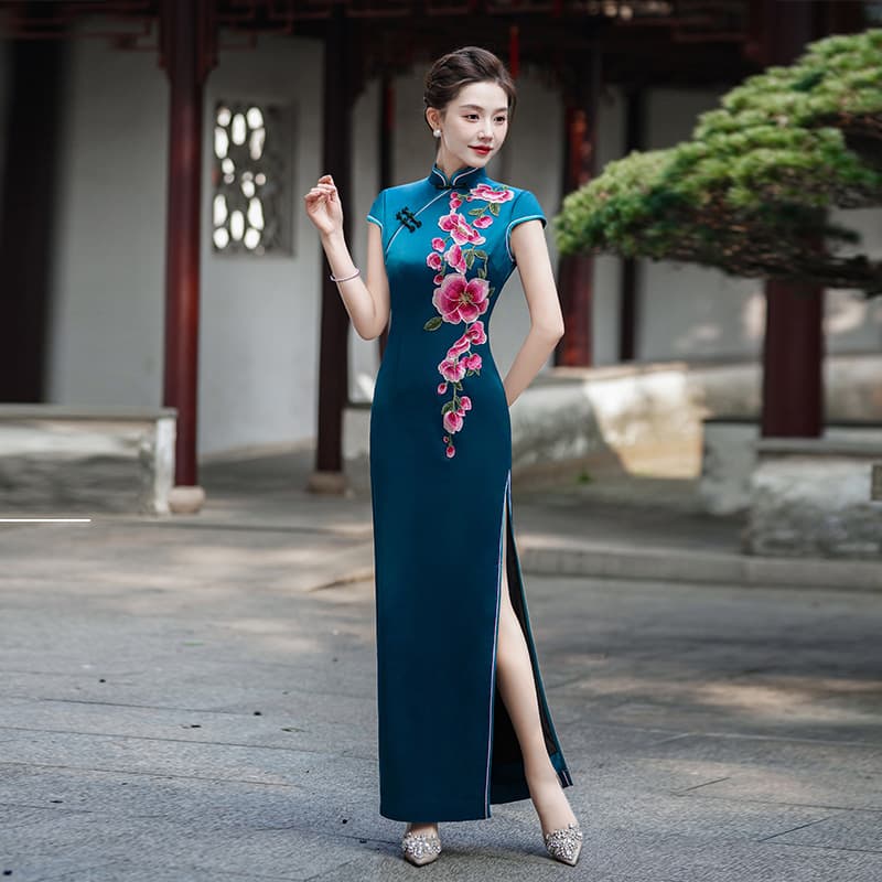 2026 New Summer Catwalk Cheongsam Slimming Long Elegant Mother Cheongsam Catwalk Dignified Plus Size