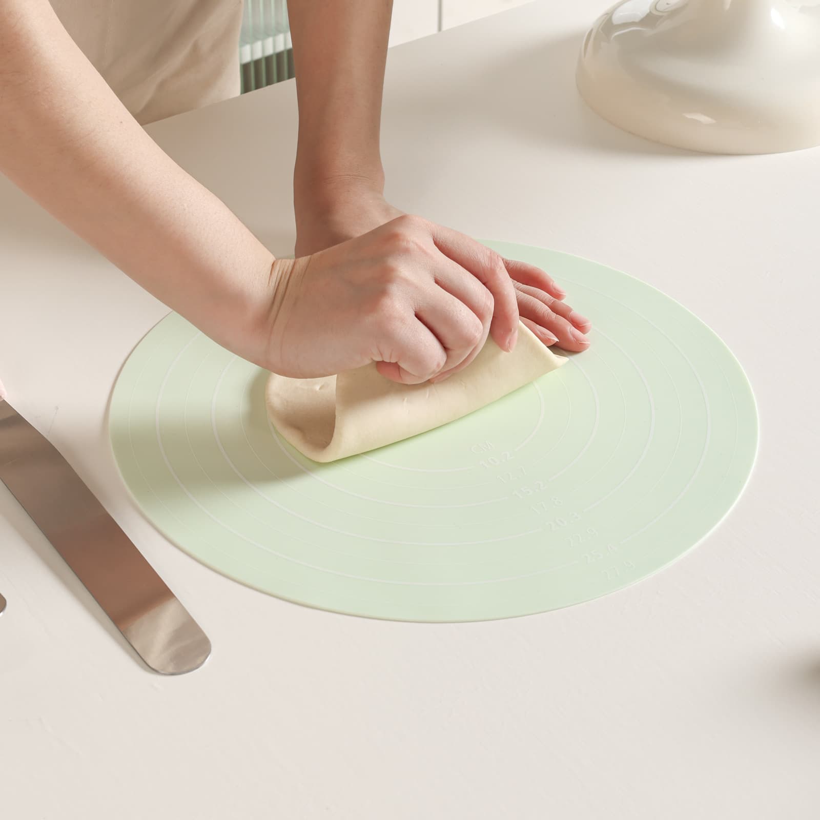 30cm round decorating stand mat for making cake turntable pad, anti-slip pad, decorating turntable mat, baking tool in stock