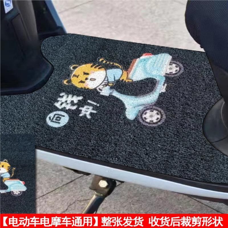 Electric vehicle foot mats, waterproof and dustproof, all-season, customizable, thickened, non-slip, suitable for scooters and electric bikes.