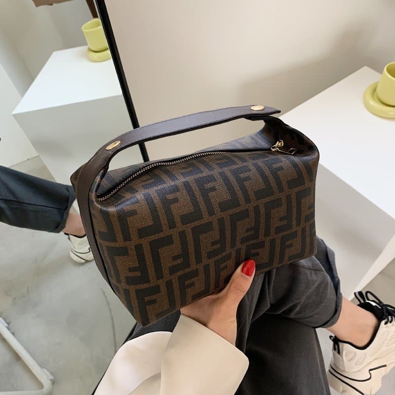 Cross-border trendy cosmetic bag for women to go out with high appearance, new printed travel portable large-capacity toiletry storage bag