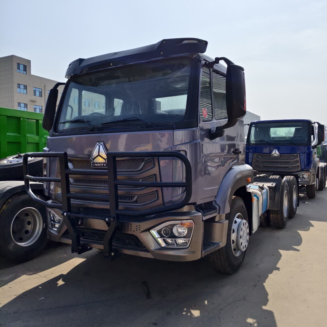 Cross-border Export Sinotruk HOWO 6x4 Tractor 371HP Heavy Truck Tractor Head Container Transport Truck Head