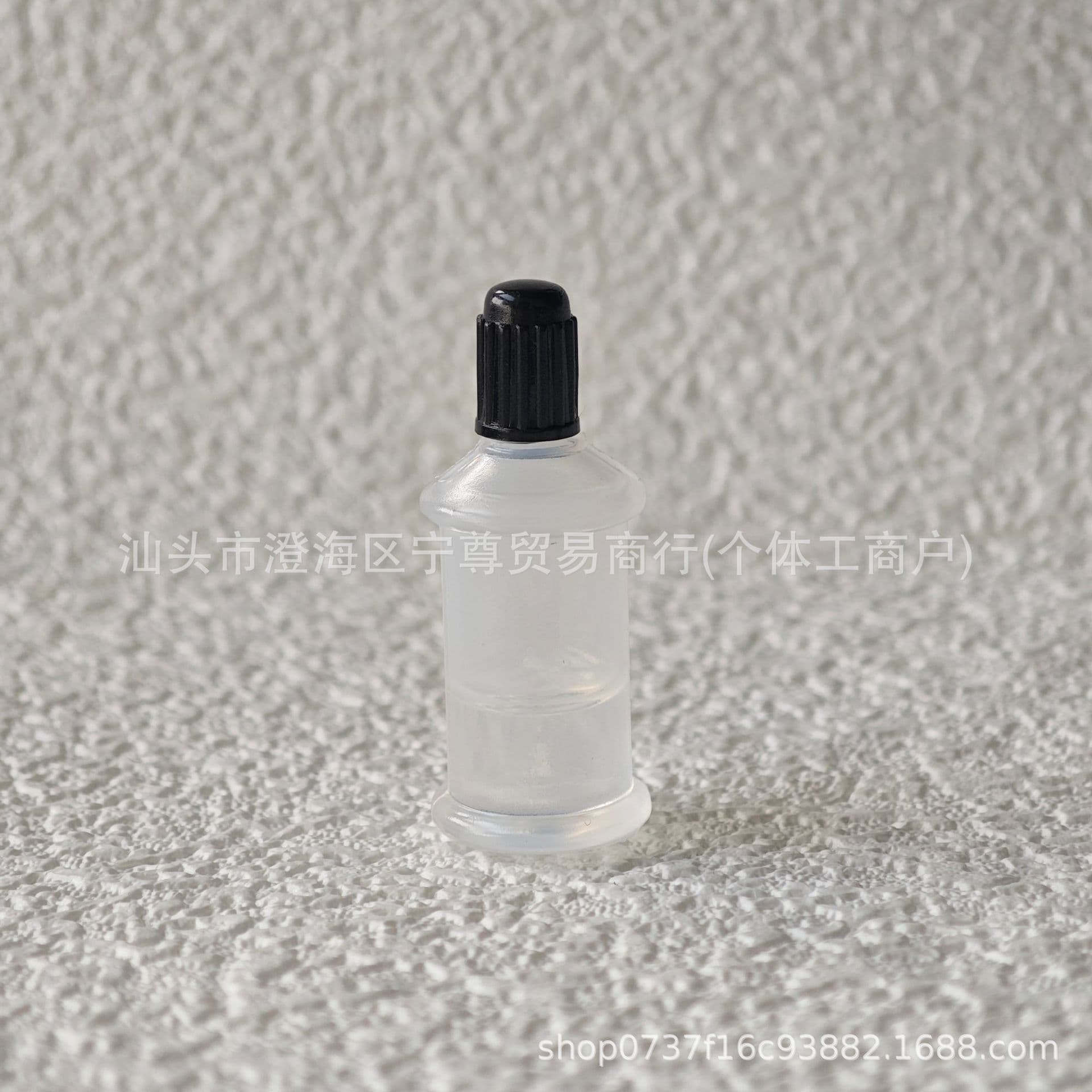 Lubricating maintenance oil for electric clippers, scissors, and cleaning brush with blade springs, for export trade.
